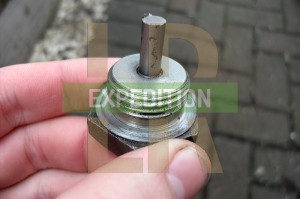 Clean LT77 gearbox magentic drain plug