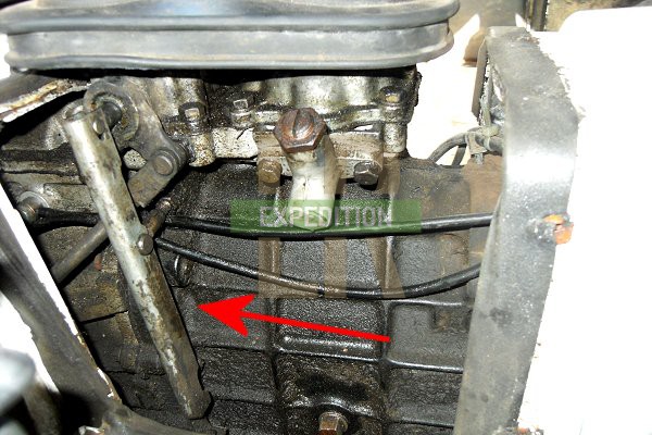 Land Rover Defender diff lock linkage